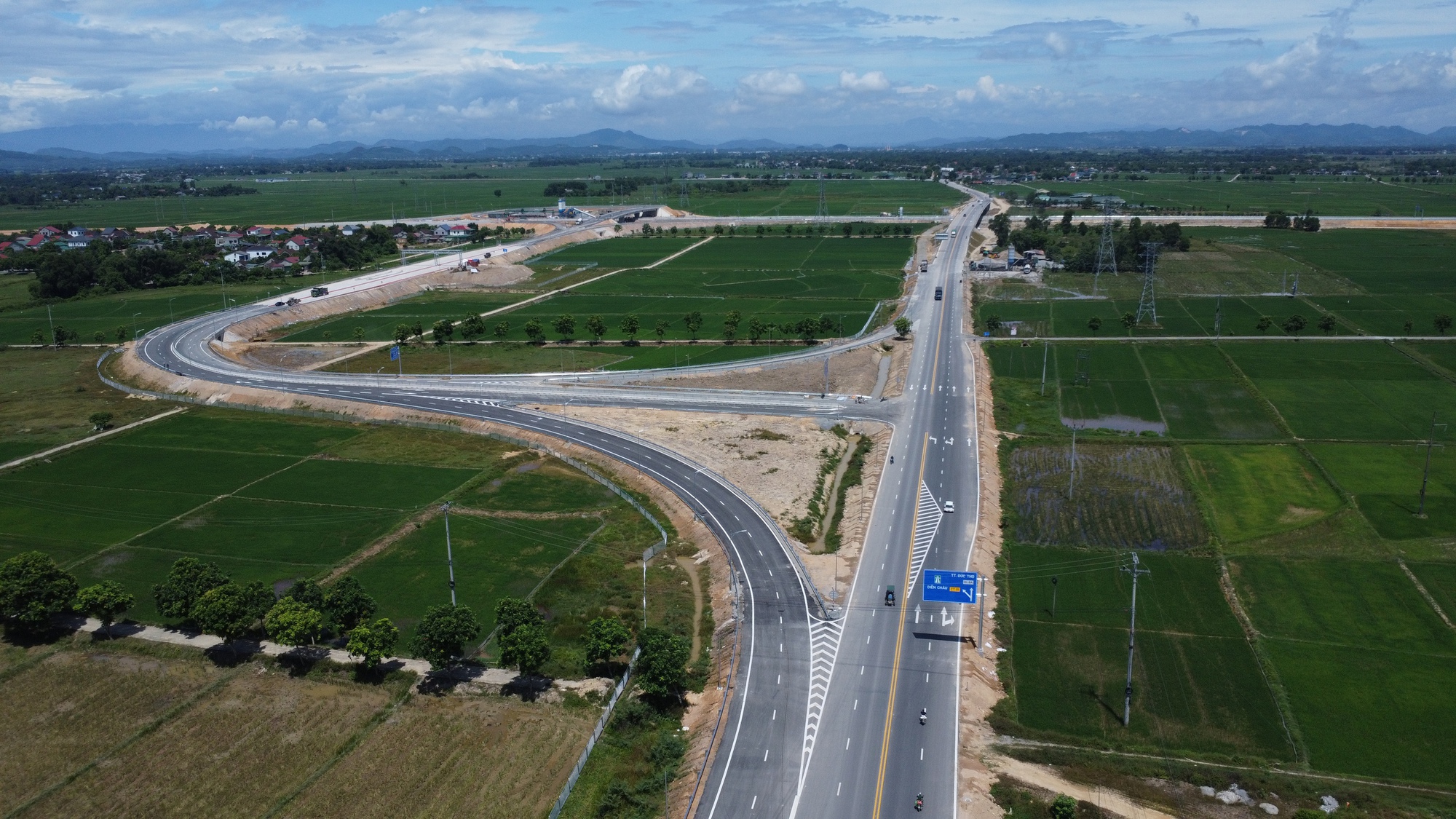 Cao tốc Diễn Châu – Bãi Vọt: ‘Điểm Nghẽn’ và Bài Toán Tiến Độ