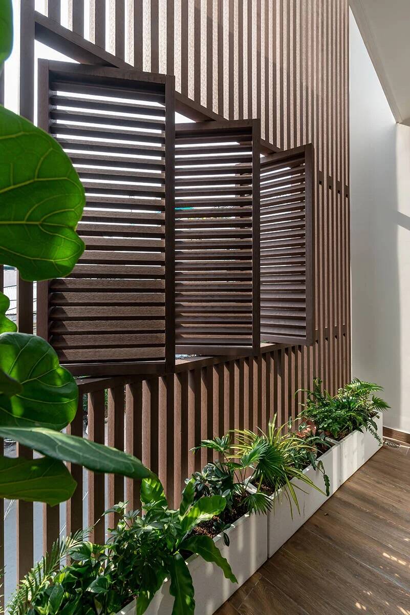 Lam Chắn Nắng Cho Nhà Ở: Giải Pháp Chống Nắng, Cải Thiện Phong Thủy