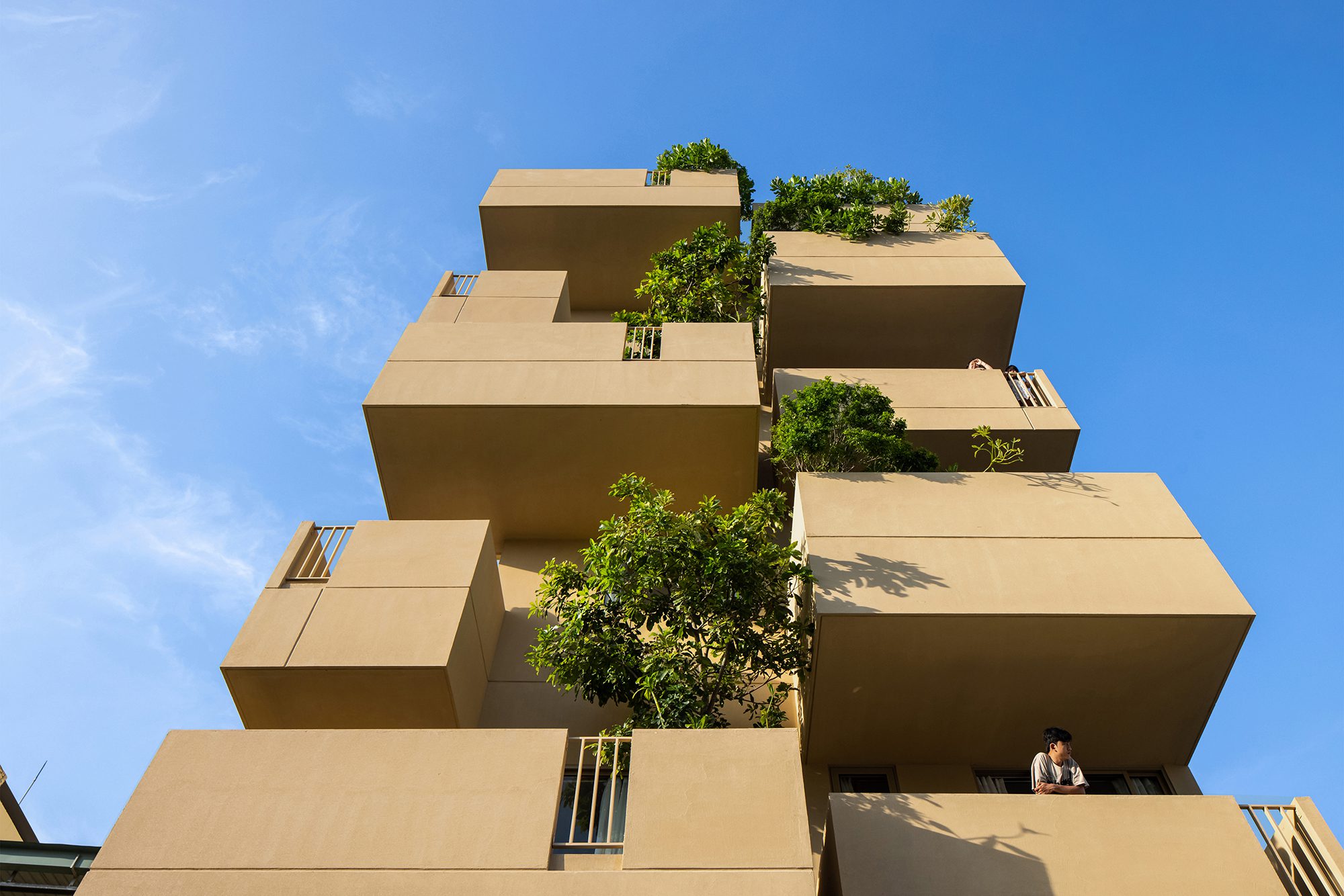 Khám Phá Kiến Trúc Độc Đáo Của Nhà Bay: Sự Hòa Quyện Giữa Tối Giản và Tinh Tế