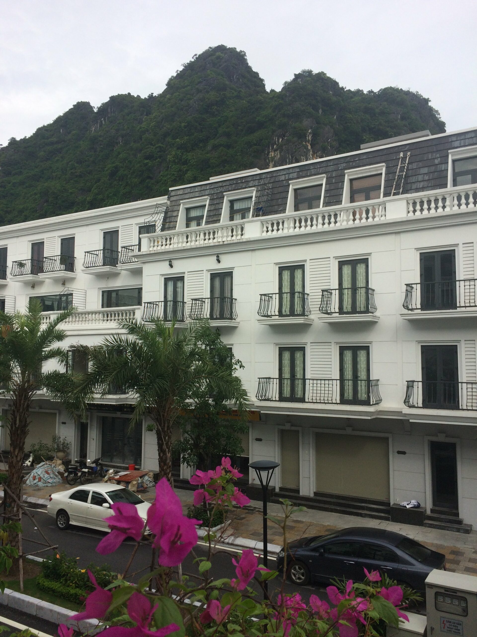 Deja vu House: Cải tạo shophouse độc đáo tại Hạ Long