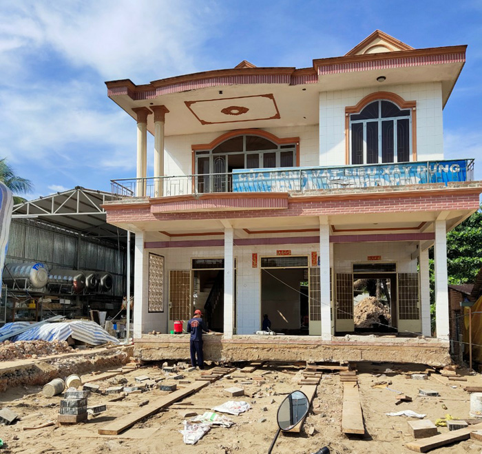 Kỳ tích di dời: Tòa chung cư 7.600 tấn ‘du hành’ trên đường phố Romania