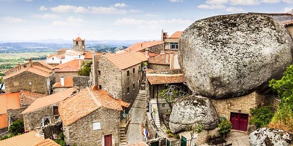 Hồi Sinh Ngôi Nhà Đá Cổ: Hành Trình Cải Tạo Đầy Cảm Hứng Ở Bồ Đào Nha