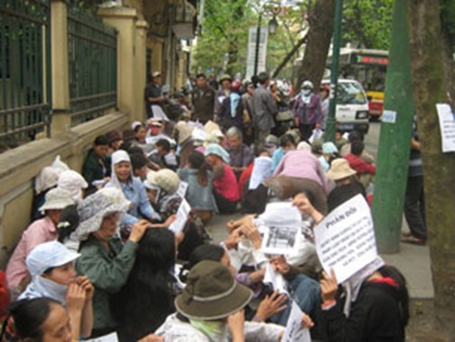 Khiếu nại đòi lại đất HTX từ 1978: Cơ sở pháp lý và giải pháp