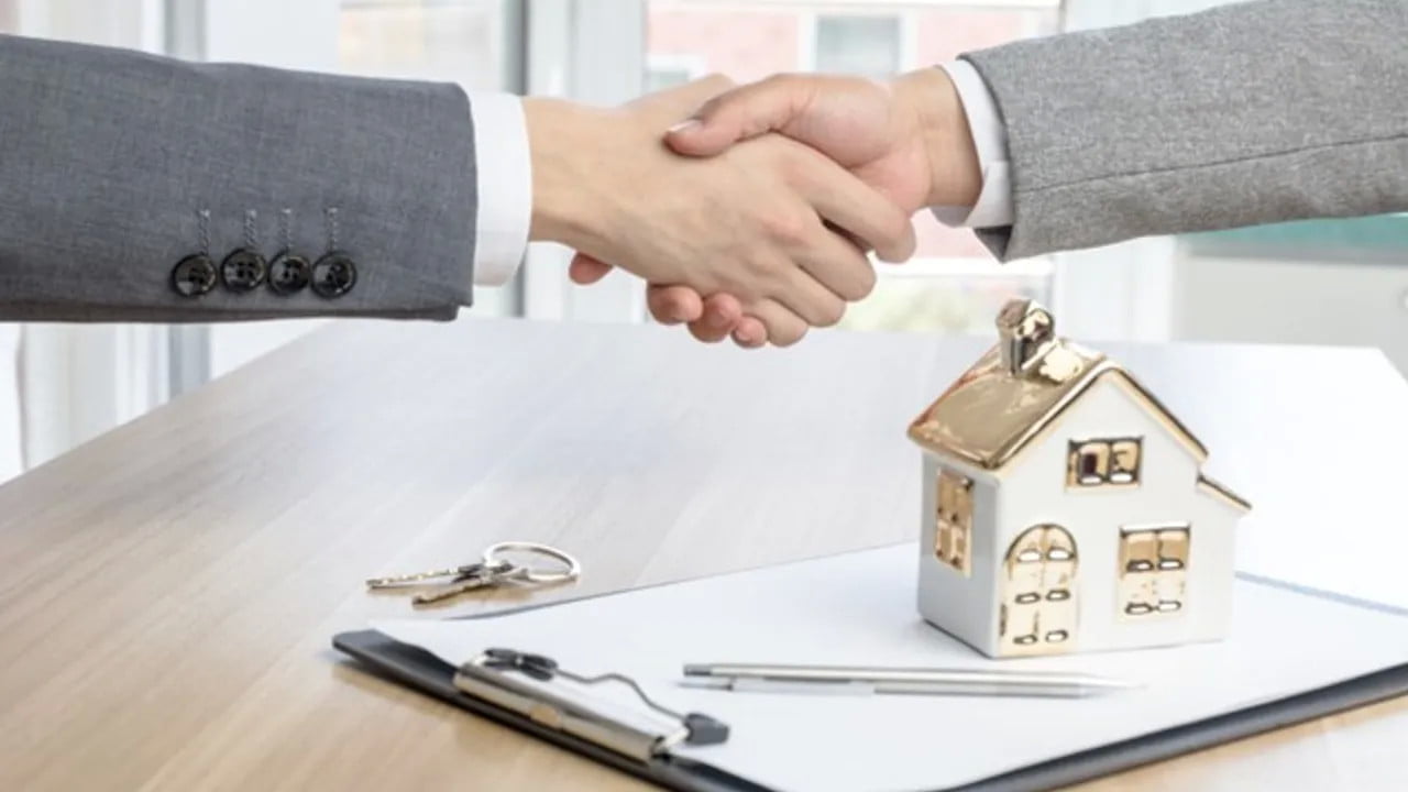 Phân tích chuyên sâu về đặt cọc mua nhà đất: Nên hay không?