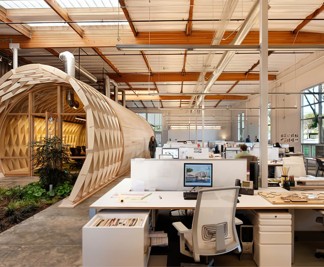 Từ Phòng Khám Cũ Kỹ Đến Văn Phòng Đa Năng: Câu Chuyện Cải Tạo Đầy Sáng Tạo Cho Nhà Văn Ana Holanda