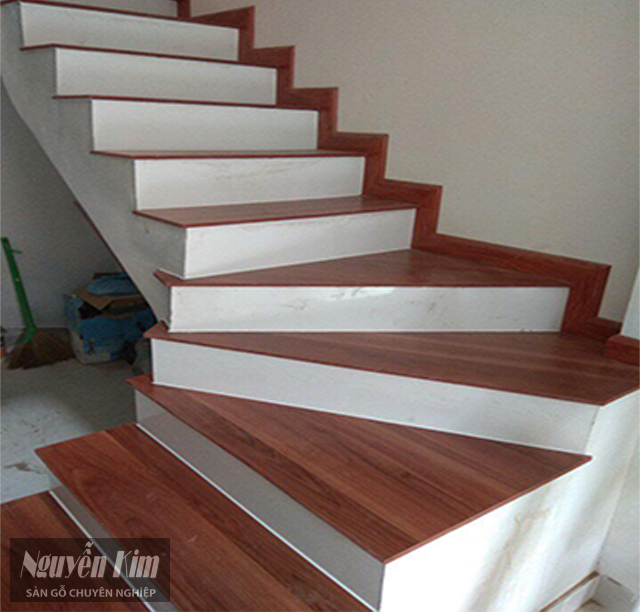 Cầu Thang Gỗ Công Nghiệp: Ưu Điểm, Phân Loại và Lưu Ý Khi Lựa Chọn