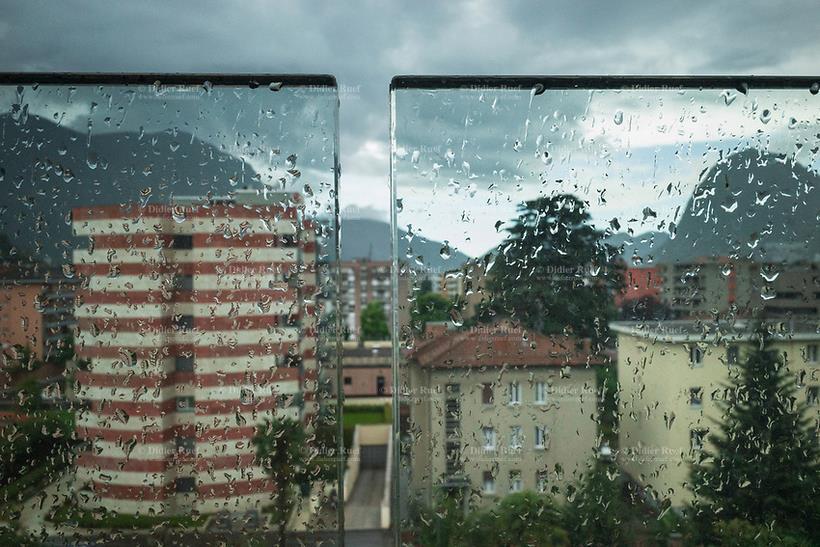 5 Lưu Ý Quan Trọng Khi Mua Nhà Đất Mùa Mưa Từ Chuyên Gia