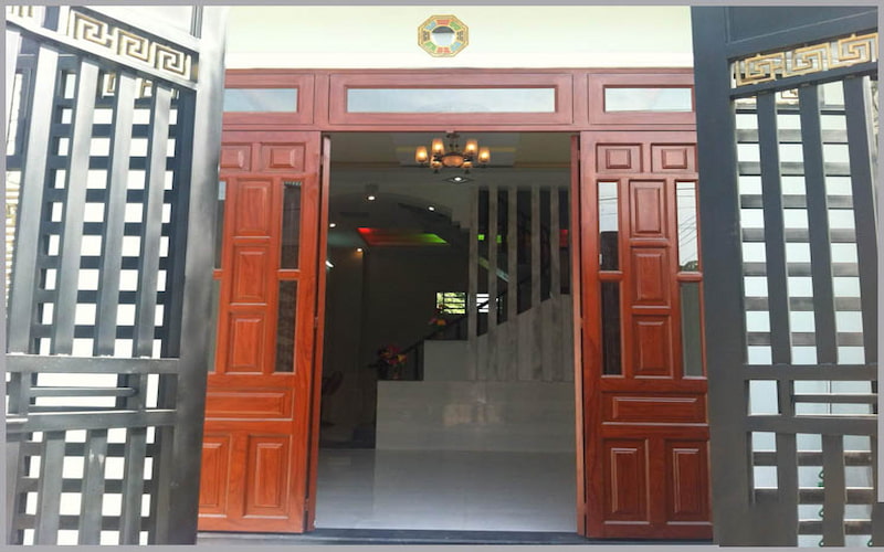 Hóa giải “Mũi tên độc” bảo vệ cửa chính ngôi nhà theo phong thủy