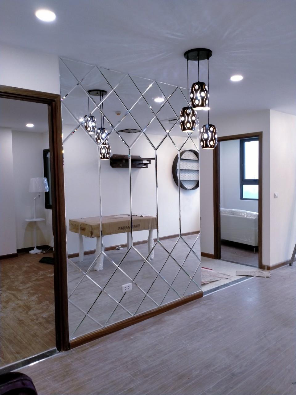 Mẹo Sử Dụng Gương Kéo Rộng Không Gian Cho Nhà Phố